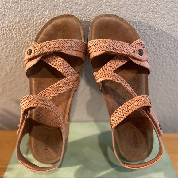 Taos~Trulie~Cantaloup~Soft Leather~Sandal~Hook & Loop Velcro Close~Size 9 - 9.5 - Picture 2 of 16